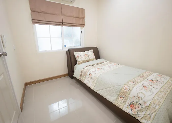Garden House For 11 Guests Near Safari World With Pool Access 別荘 *