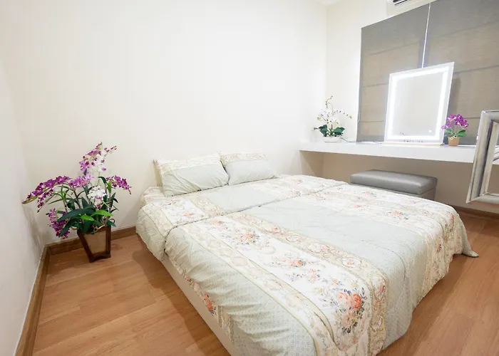 Garden House For 11 Guests Near Safari World With Pool Access *